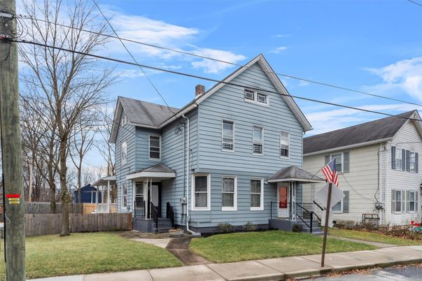 Exterior, Facade, Queen Anne Victorian