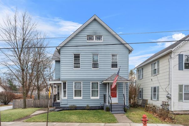 Exterior, Facade, Queen Anne Victorian