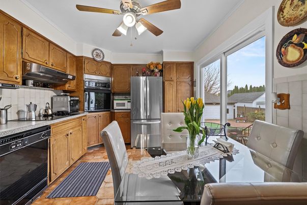 Dining room, Interior, Kitchen, Stainless Steel Appliances
