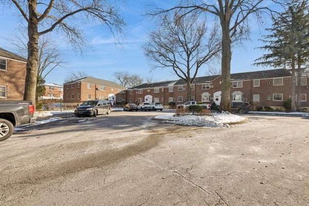 Exterior, Facade, Brick Facade, Rowhouse
