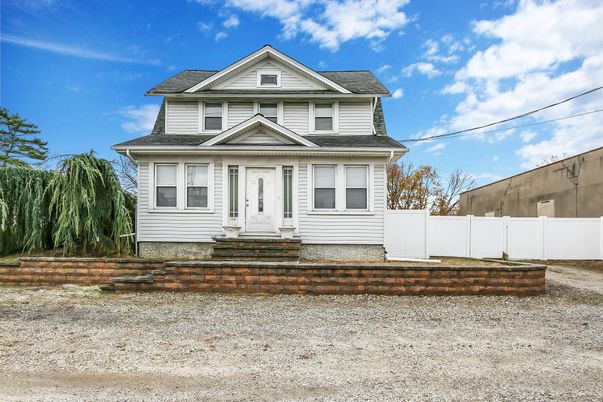 Exterior, Facade, Queen Anne Victorian
