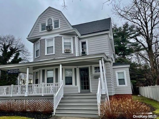 Exterior, Facade, Queen Anne Victorian