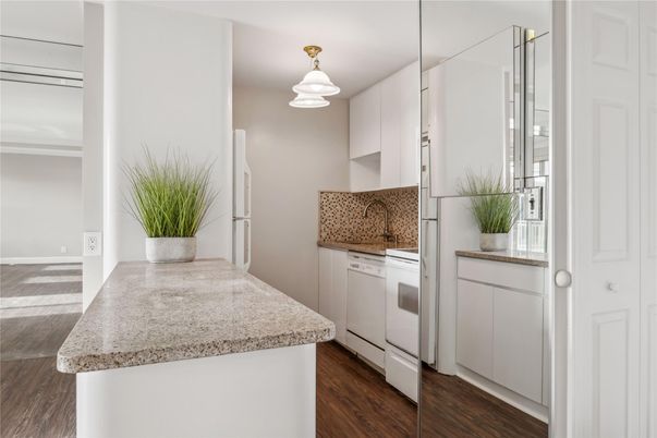 Interior, Kitchen, Pendant Lights, Wood Texture Flooring