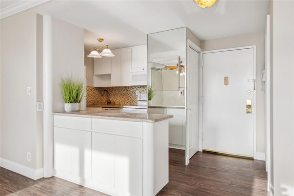 Interior, Kitchen, Pendant Lights, Wood Texture Flooring