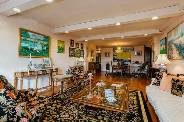 Chandelier, Dining room, Interior, Living room, Recessed Lighting, Wood Texture Flooring