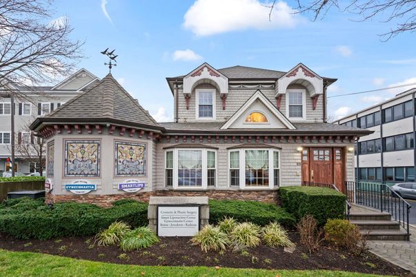 Exterior, Facade, Queen Anne Victorian