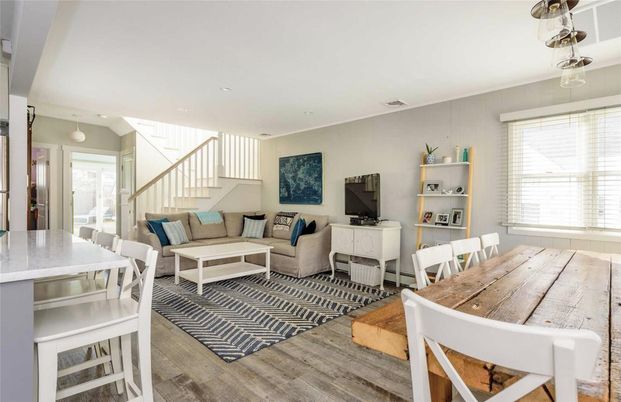 Dining room, Interior, Living room, Pendant Lights, Recessed Lighting, Wood Texture Flooring