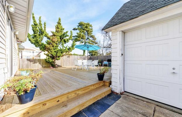 Detached Garage, Exterior