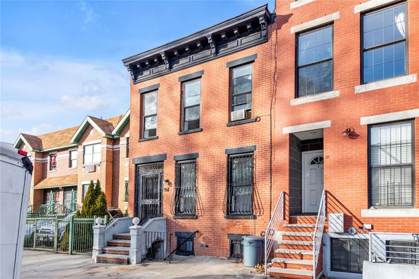 Exterior, Facade, Brick Facade, Rowhouse