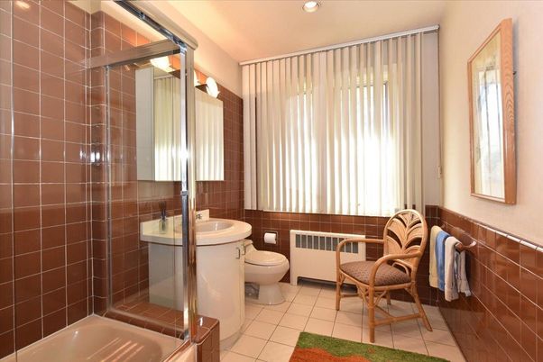 Bathroom, Interior, Recessed Lighting