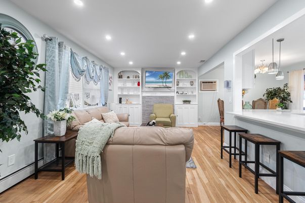 Interior, Living room, Pendant Lights, Recessed Lighting, Wood Texture Flooring