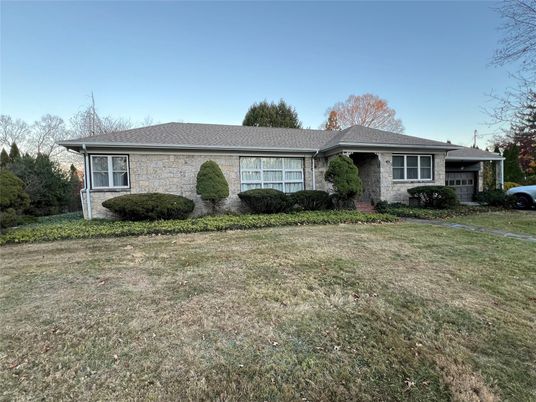 Exterior, Facade, Brick Facade, Ranch