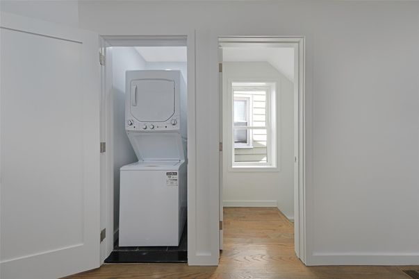 Interior, Utility Closets, Washer, Wood Texture Flooring
