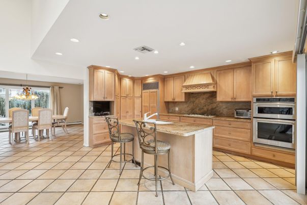 Chandelier, Dining room, Interior, Kitchen, Recessed Lighting, Stainless Steel Appliances