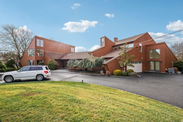 Attached, Exterior, Facade, Brick Facade, None