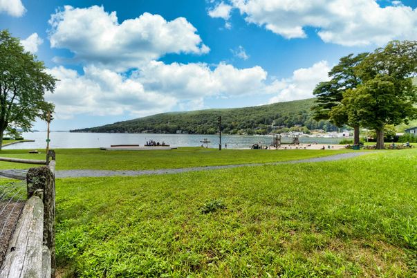 Exterior, Lake