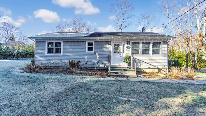 Exterior, Facade, Cape Cod