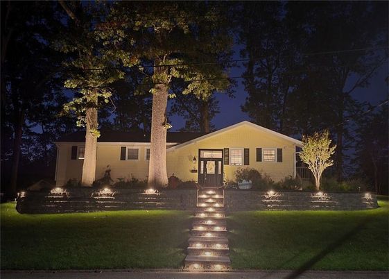 Exterior, Facade, Ranch