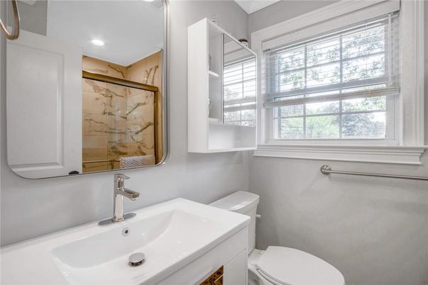 Bathroom, Interior, Marble Walls, Recessed Lighting