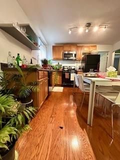 Dining room, Interior, Kitchen, Stainless Steel Appliances, Wood Texture Flooring