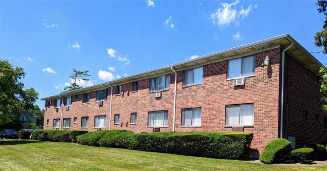 Exterior, Facade, Brick Facade, Georgian