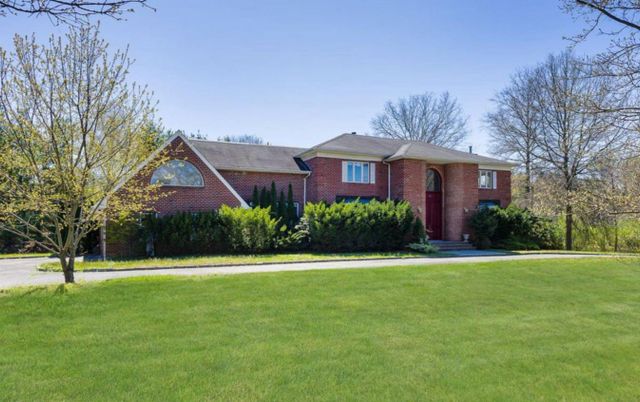 Backyard, Exterior, Facade, Brick Facade, Ranch