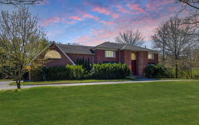 Backyard, Exterior, Facade, Brick Facade, Brick Traditional