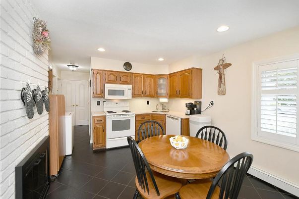 Dining room, Interior, Kitchen, Recessed Lighting