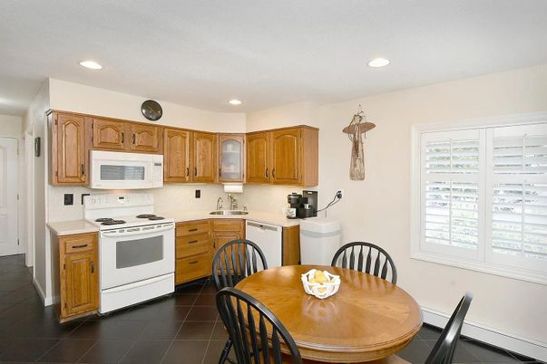 Dining room, Interior, Kitchen, Recessed Lighting