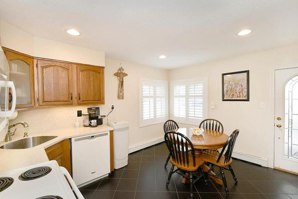 Dining room, Interior, Kitchen, Recessed Lighting