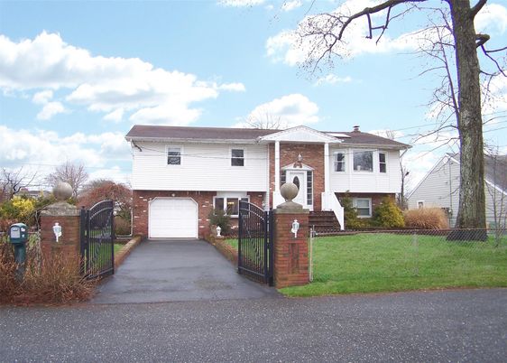 Attached, Exterior, Facade, Brick Facade, Raised Ranch