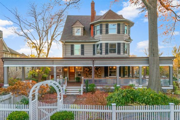 Exterior, Facade, Queen Anne Victorian