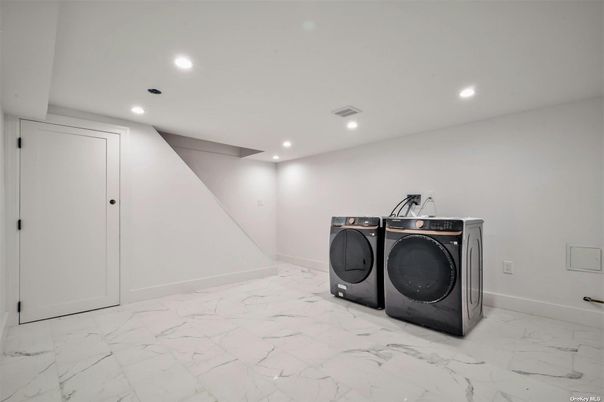 Interior, Marble, Recessed Lighting, Washer