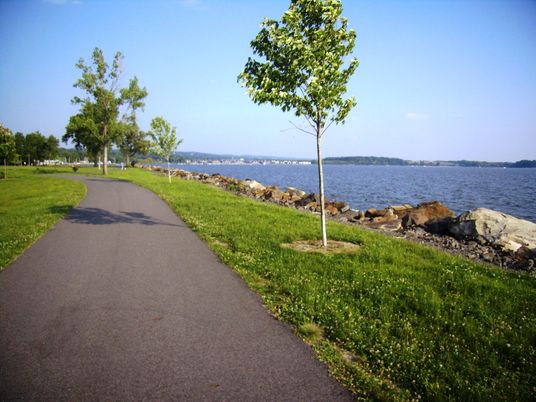 Exterior, Lake