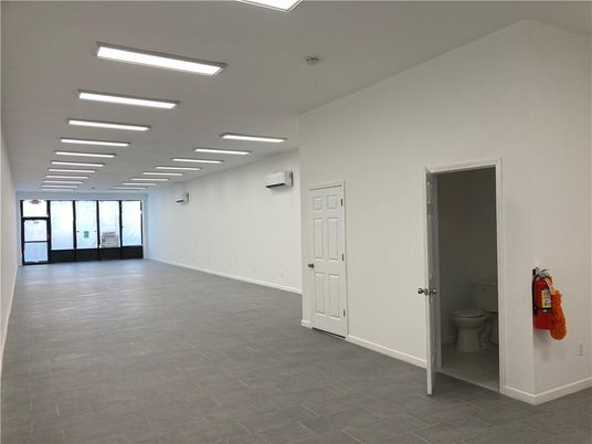 Bathroom, Empty room, Interior, Recessed Lighting