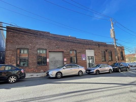 Exterior, Facade, Brick Facade, Rowhouse