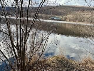 Exterior, Lake