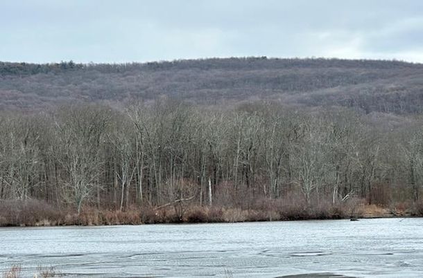 Exterior, Lake