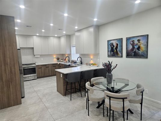 Dining room, Interior, Kitchen, Recessed Lighting, Stainless Steel Appliances