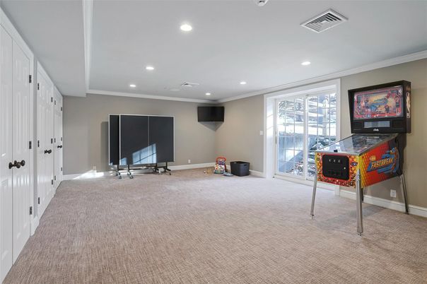 Game Room, Interior, Recessed Lighting