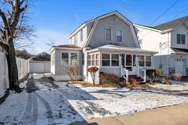 Detached Garage, Exterior, Facade, Queen Anne Victorian