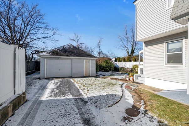 Detached Garage, Exterior