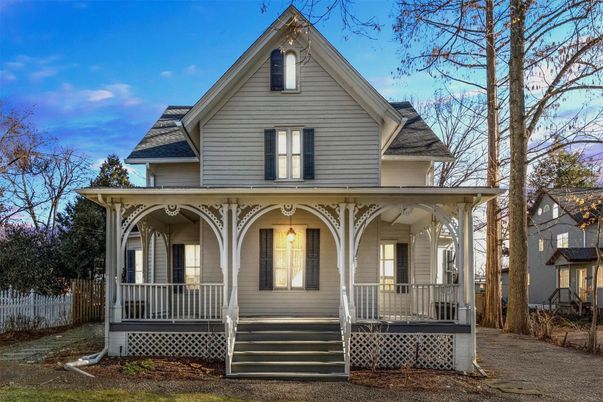 Exterior, Facade, Queen Anne Victorian
