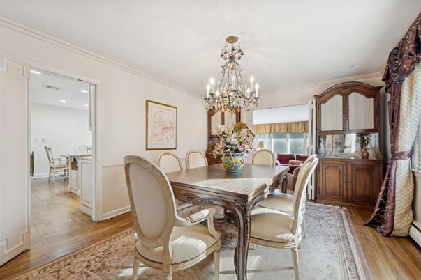 Chandelier, Dining room, Interior, Recessed Lighting, Wood Texture Flooring