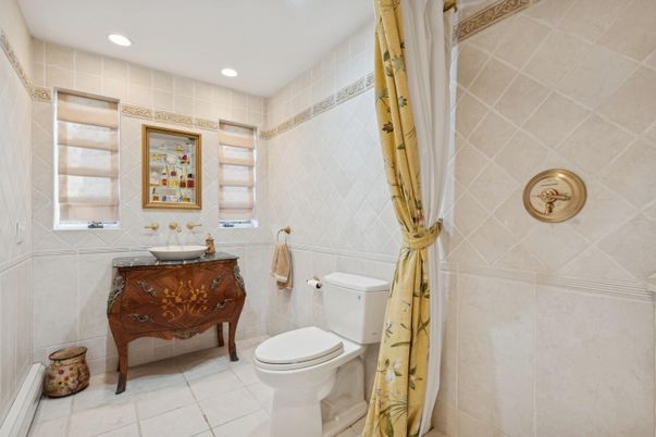 Bathroom, Interior, Recessed Lighting