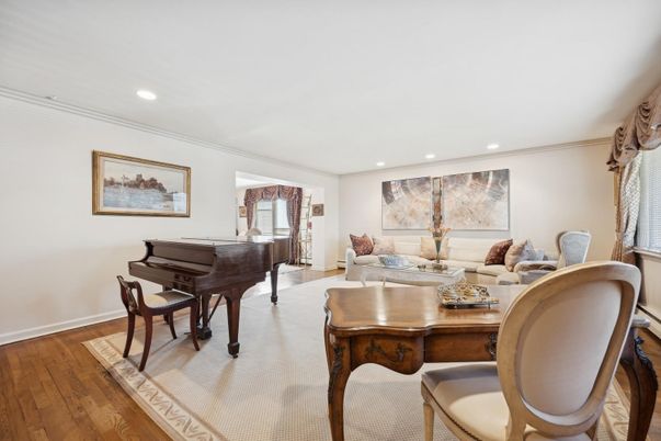 Interior, Living room, Piano, Recessed Lighting, Wood Texture Flooring