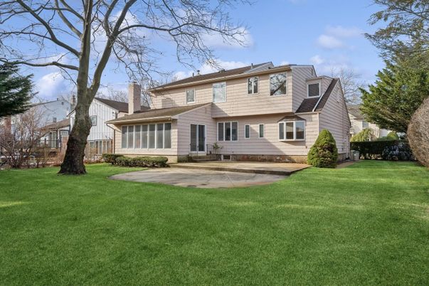 Backyard, Exterior, Facade, Split Level