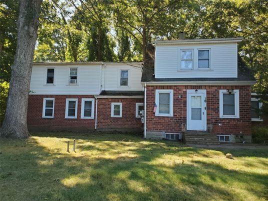 Exterior, Facade, Brick Facade, Split Level