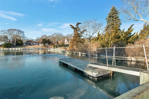Exterior, Lake