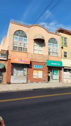 Attached, Exterior, Facade, Brick Facade, None